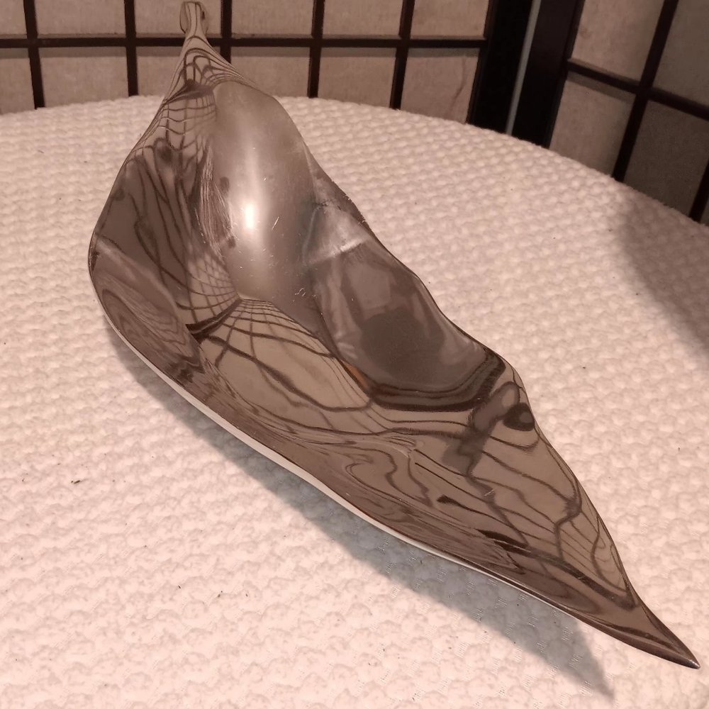 Aluminum leaf shaped bowl